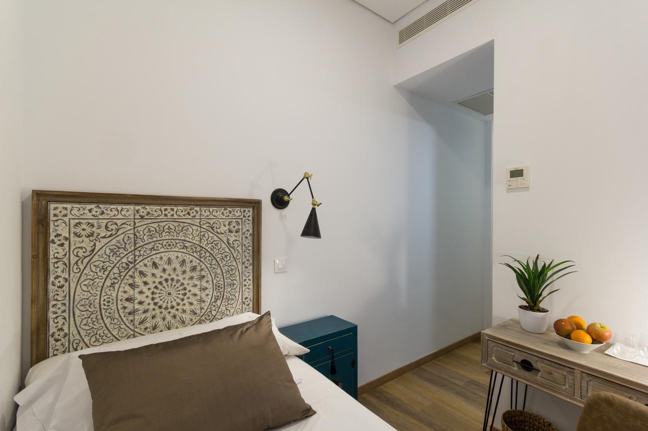 The Bridge Huertas Hotell Madrid Eksteriør bilde